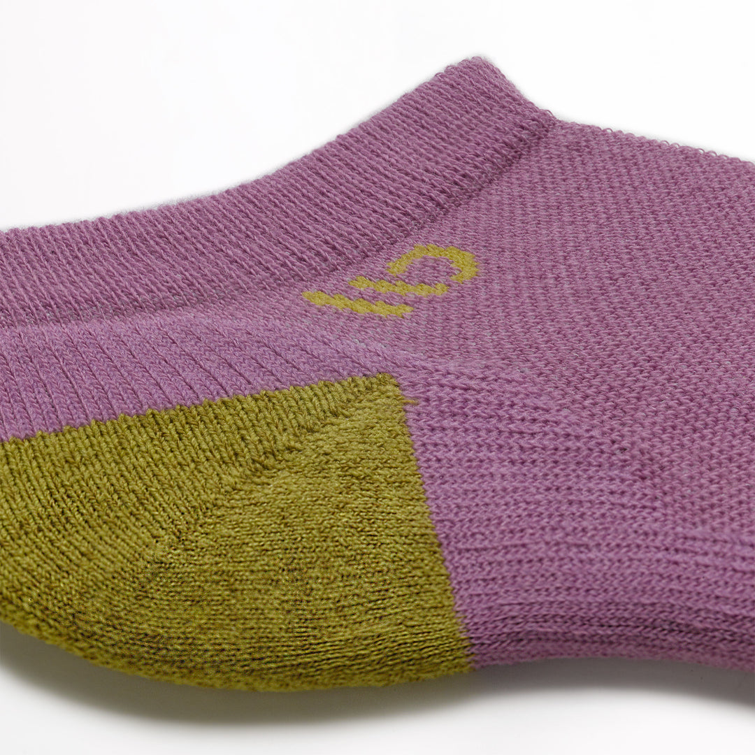 Detail image of 9500 Solid No show sock in violet featuring yellow heel and logo with a pink body