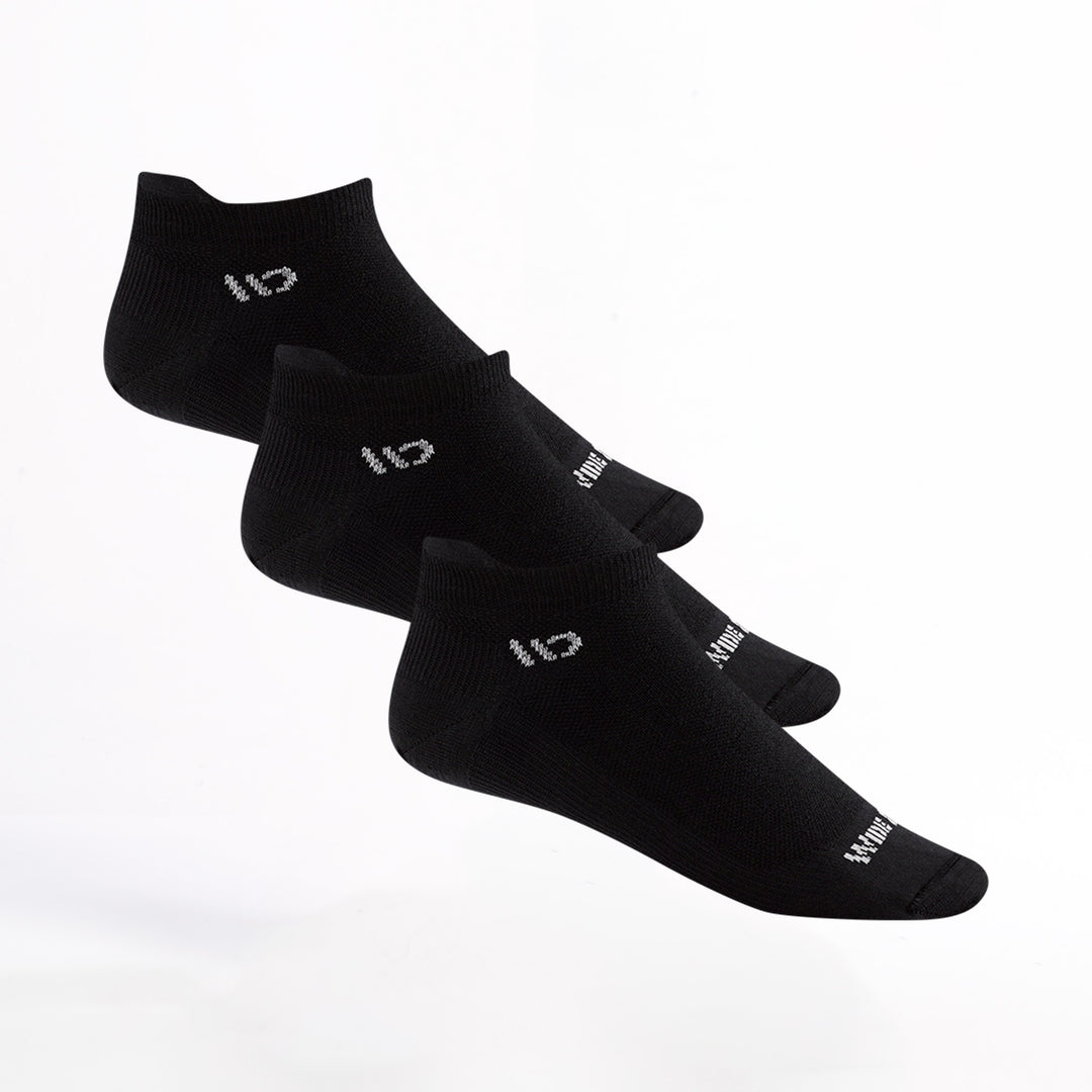 Bundle image of three 9013 lightweight ankle socks in black 