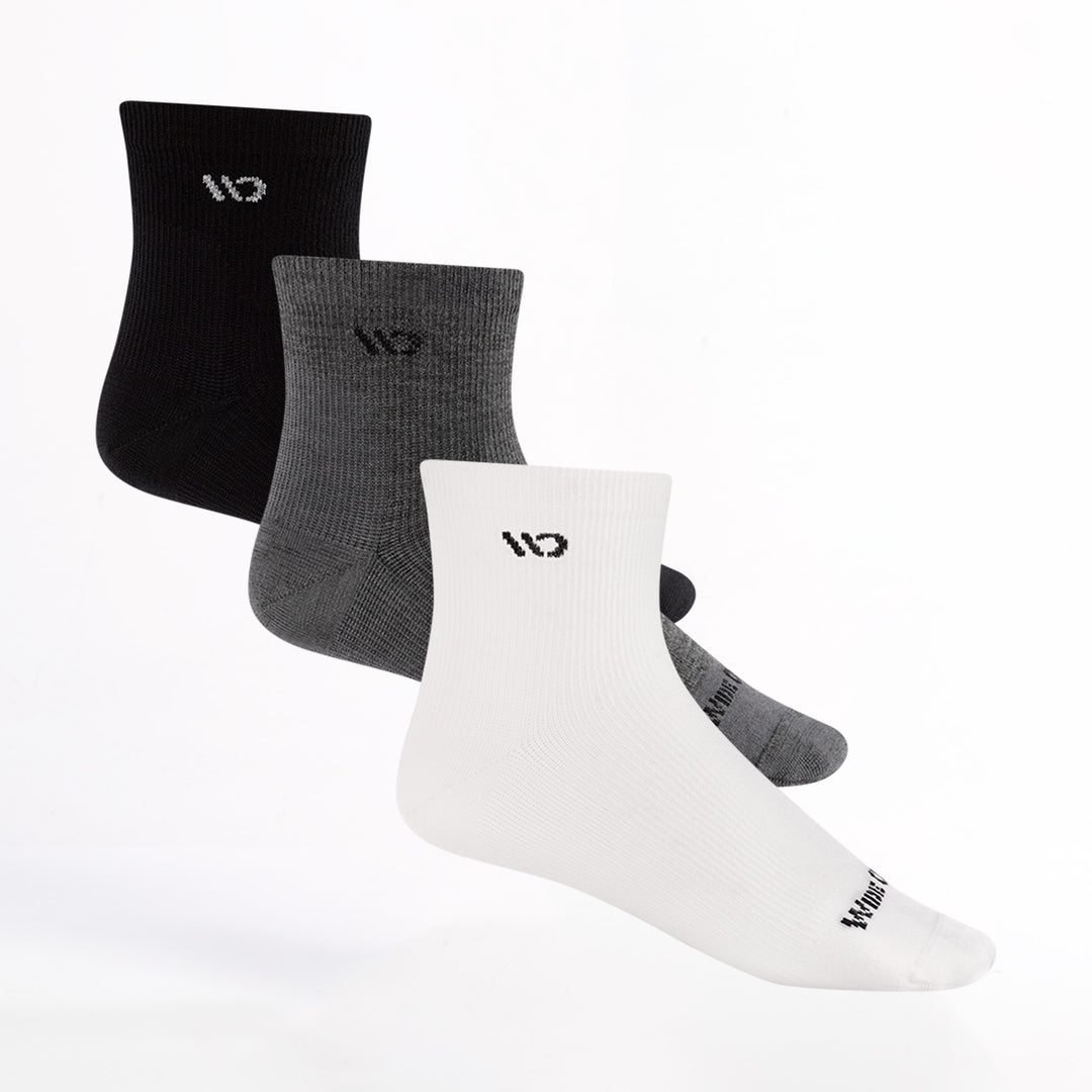 Bundle image of the 9014 Quarter lightweight sock in black gray and white