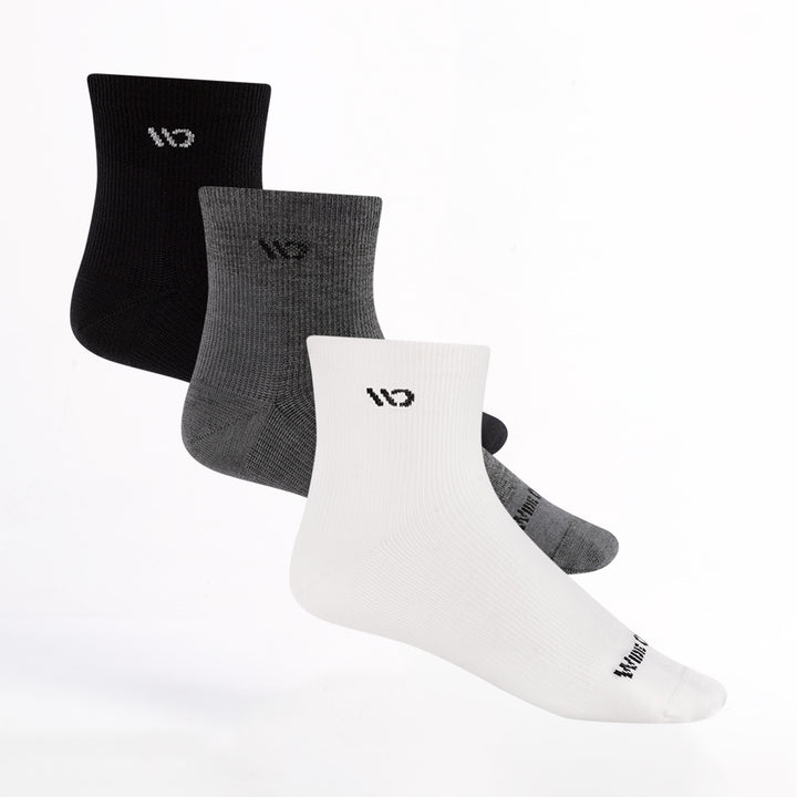 Bundle image of the 9014 Quarter lightweight sock in black gray and white