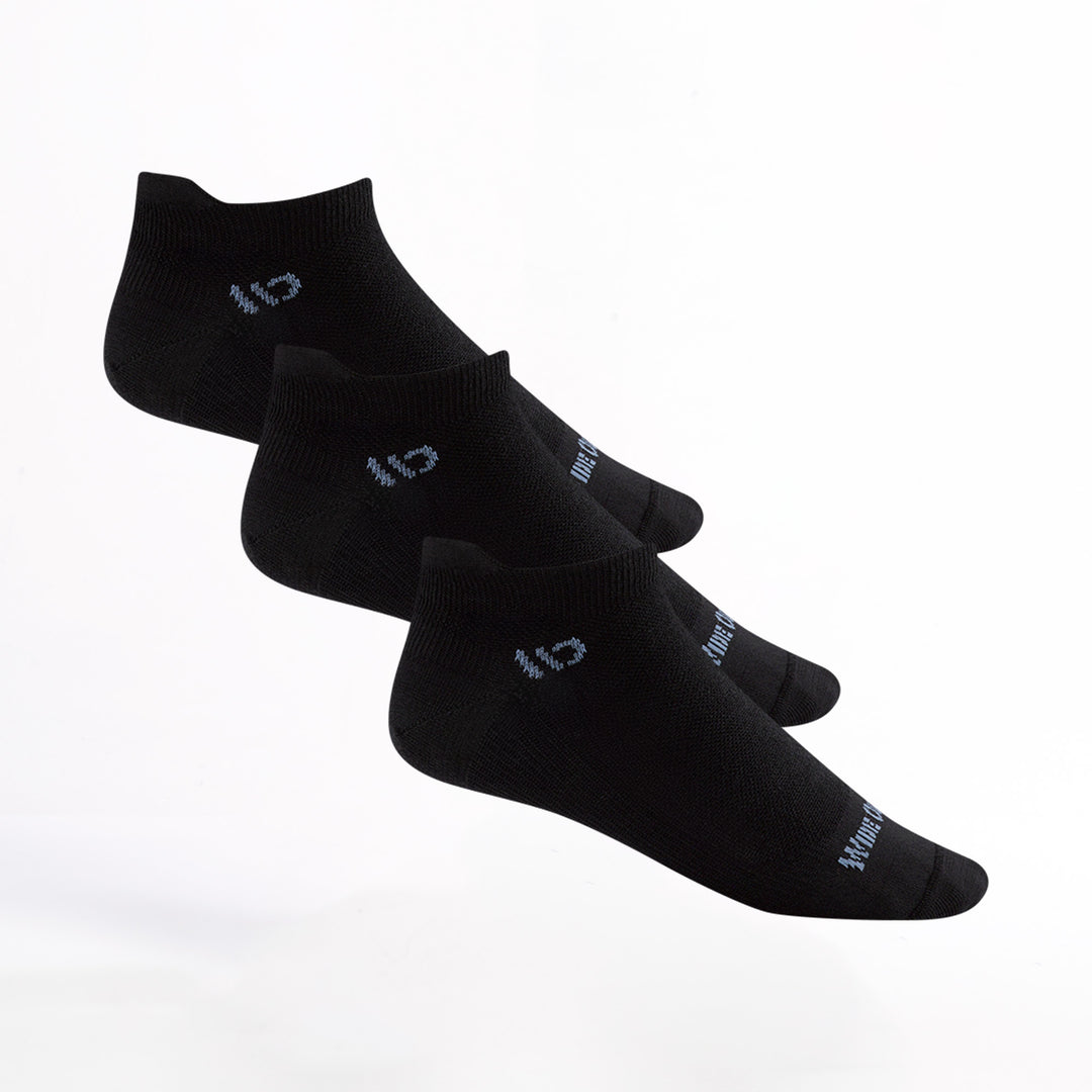 Bundle image of three black 9514 Lightweight Ankle socks 