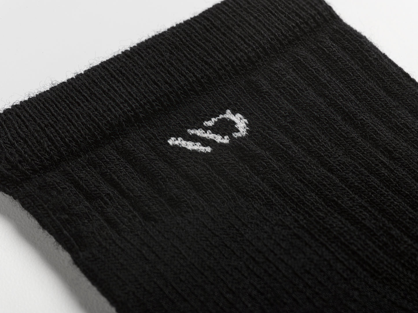 Close up detail shot of the 9004 in black with white logo