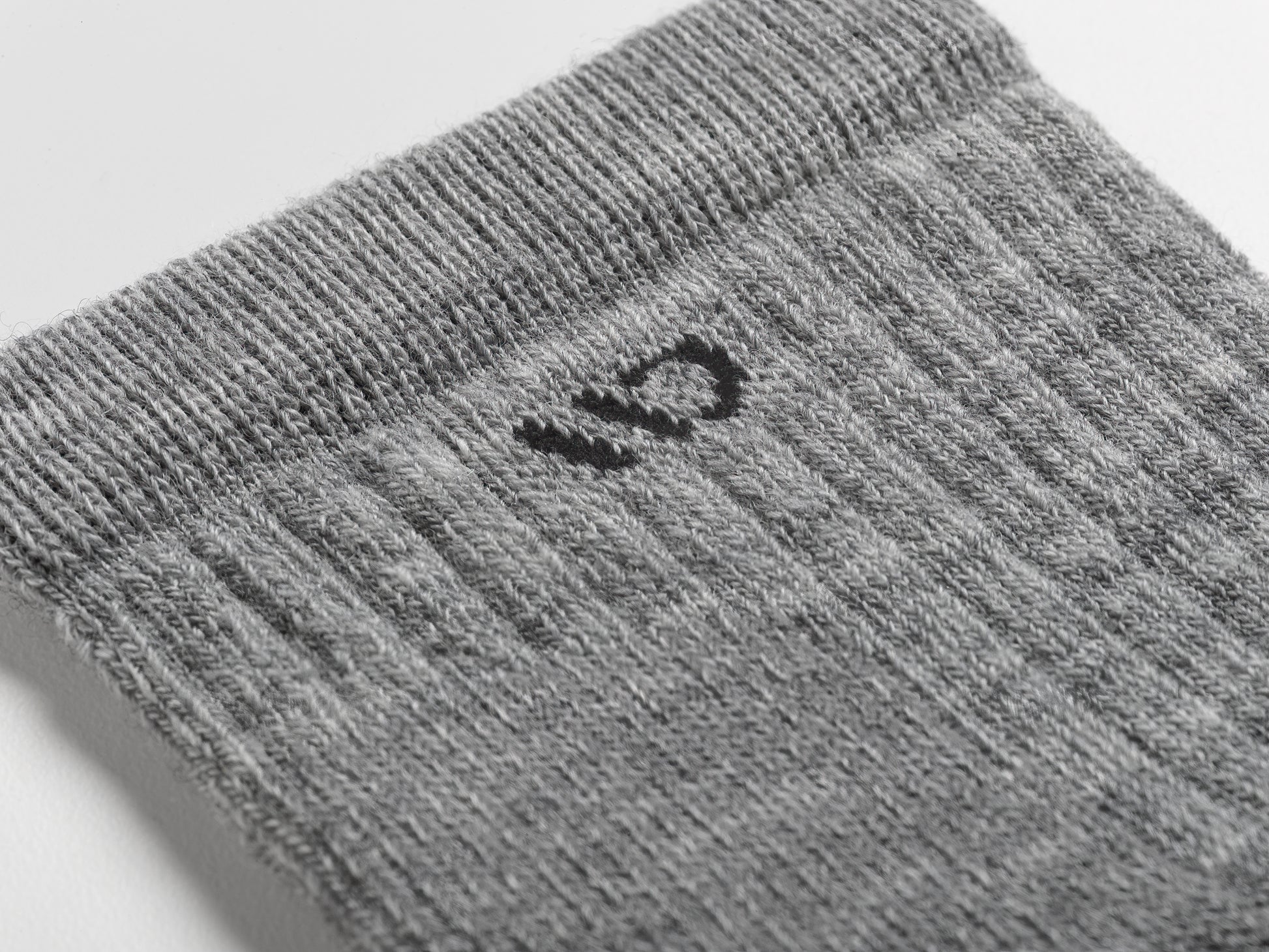 Detail image of the cuff on the 9004 gray / black logo