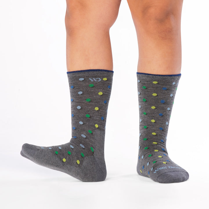 model lifting the toes on the left foot wearing the 9011 on the dot cushioned crew in gray