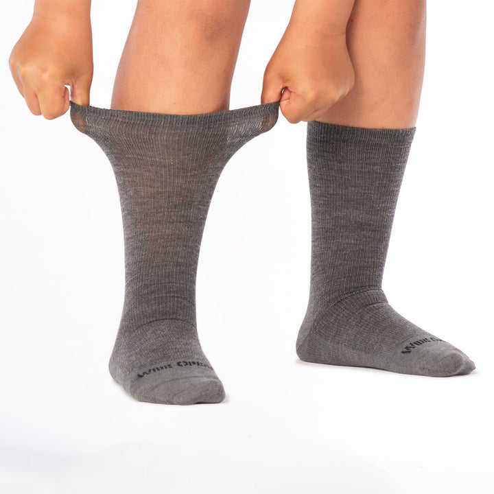 model stretching the cuff of the 9012 solid lightweight crew in gray