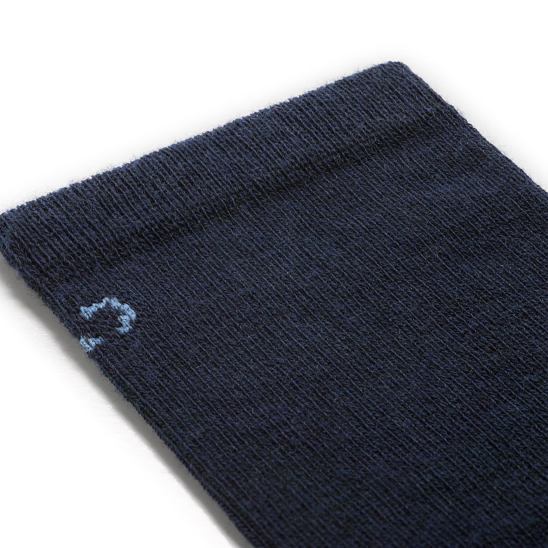 detail image of the 9012 solid lightweight crew in navy featuring light blue logo on navy body