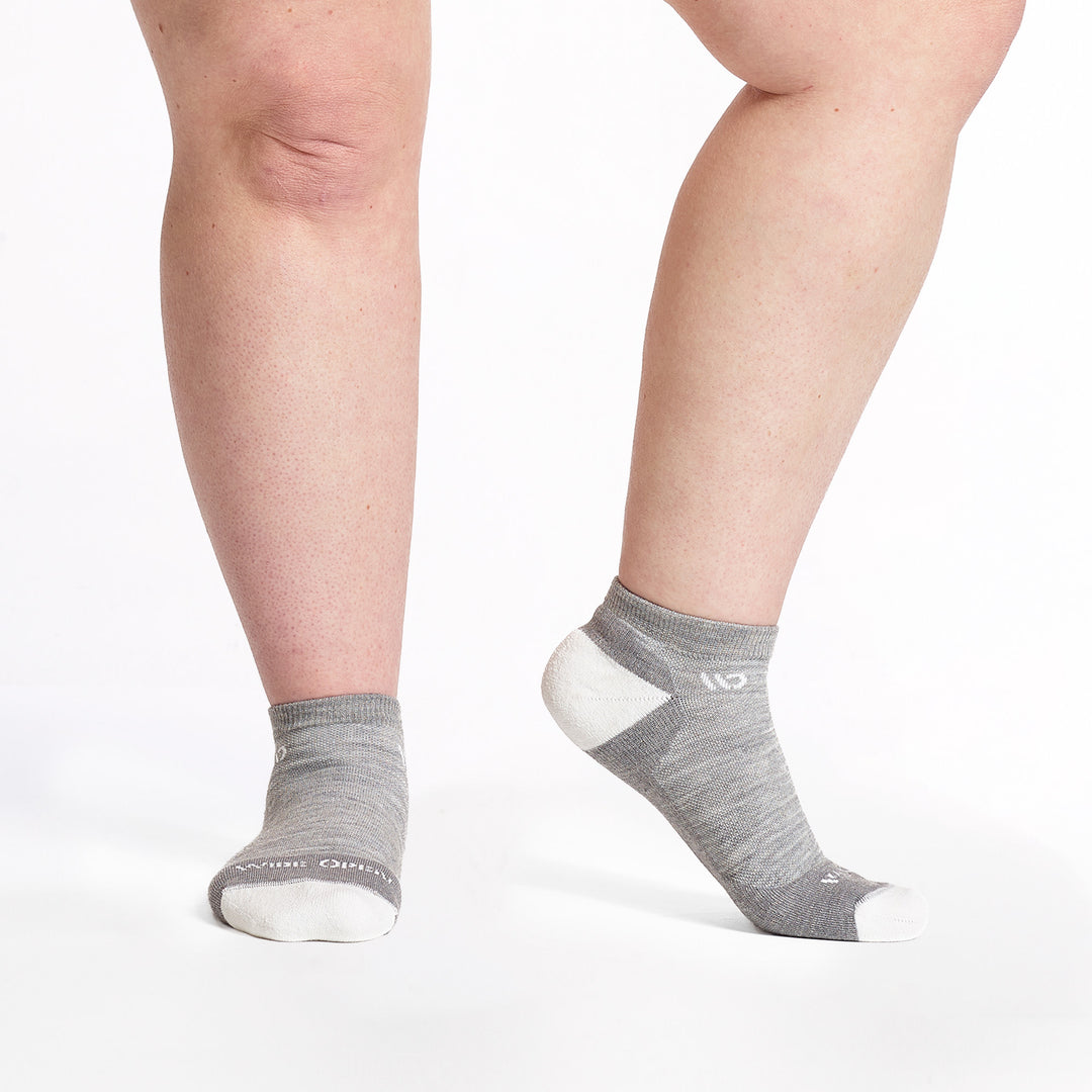 9500 lt gray ankle sock with white heel/toe/logo shown from front and side right foot heel lifted