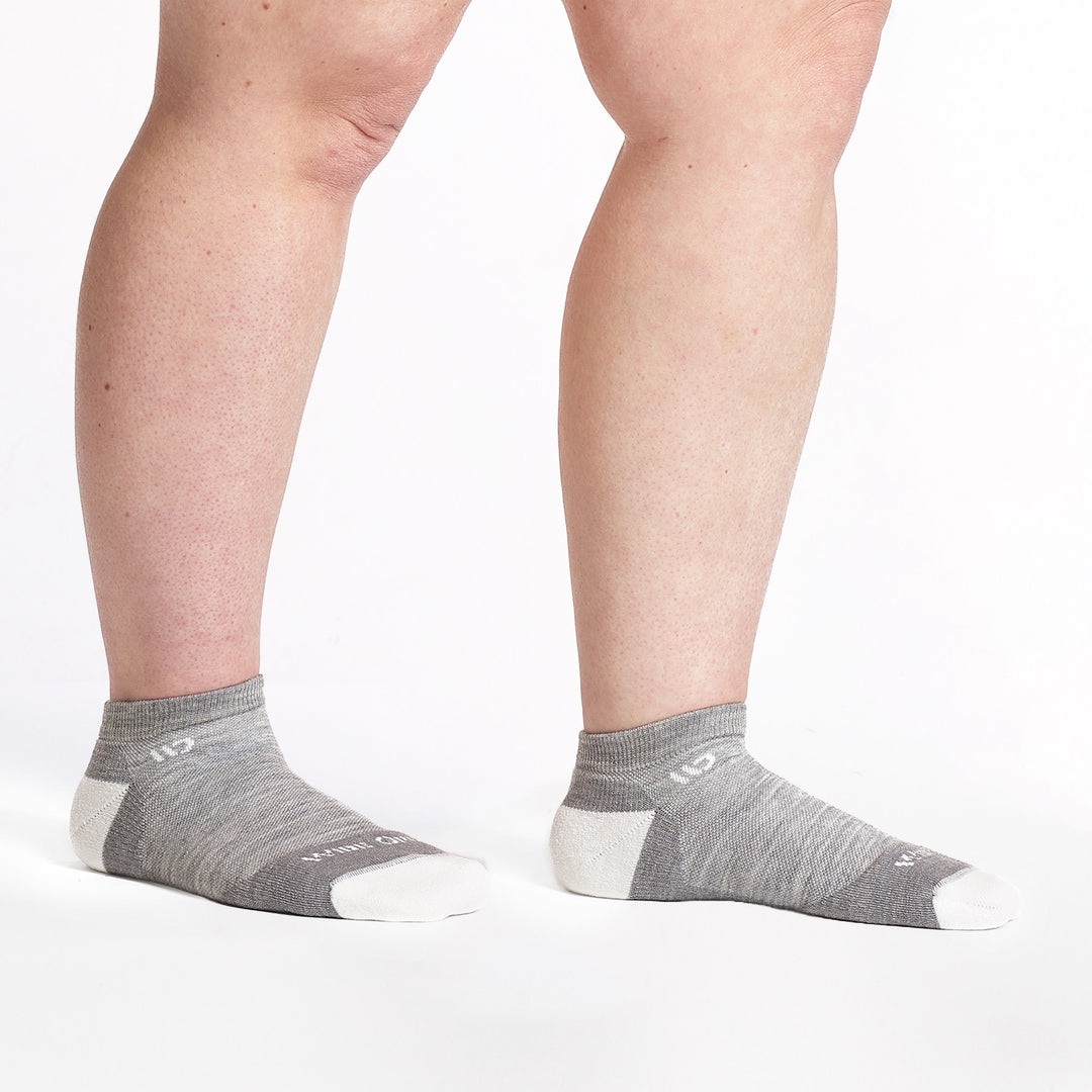 9500 lt gray ankle sock with white heel/toe/logo shown from the side 