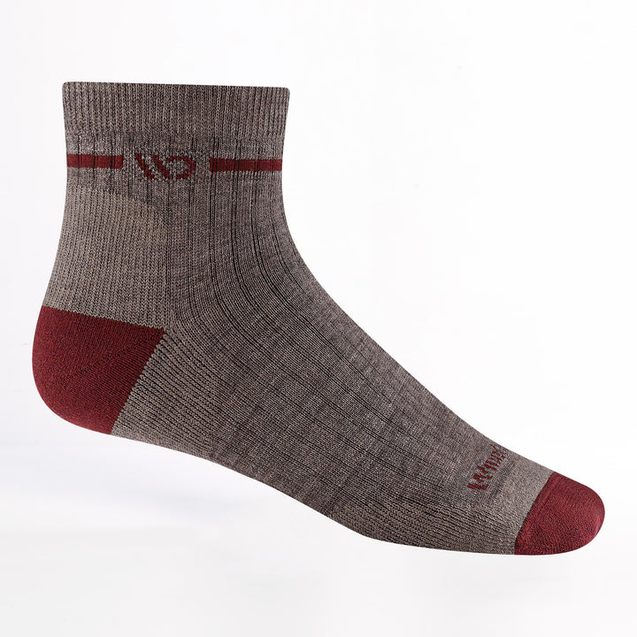 9501 Single stripe Quarter Sock in taupe featuring a red heel/toe and logo with a brown body 