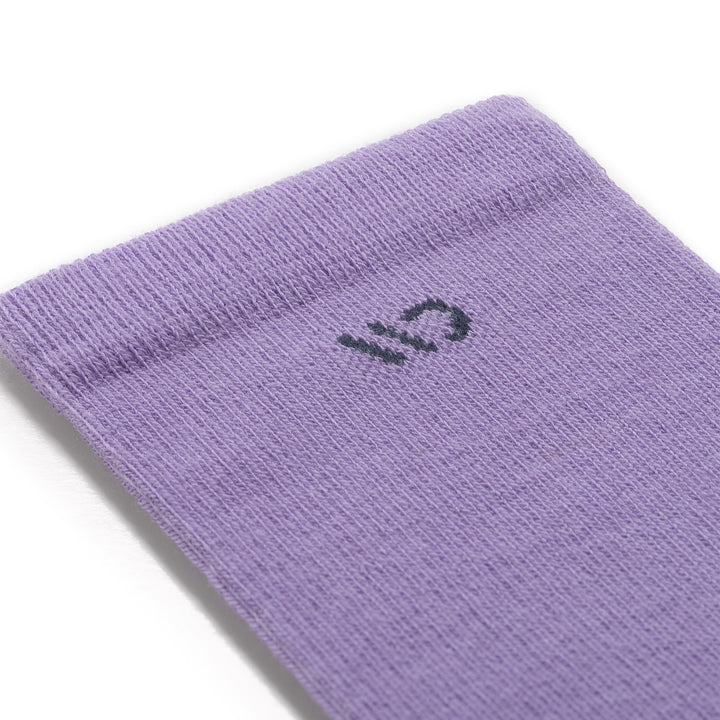close up detail image of 9504 in lavender colorway with navy logo