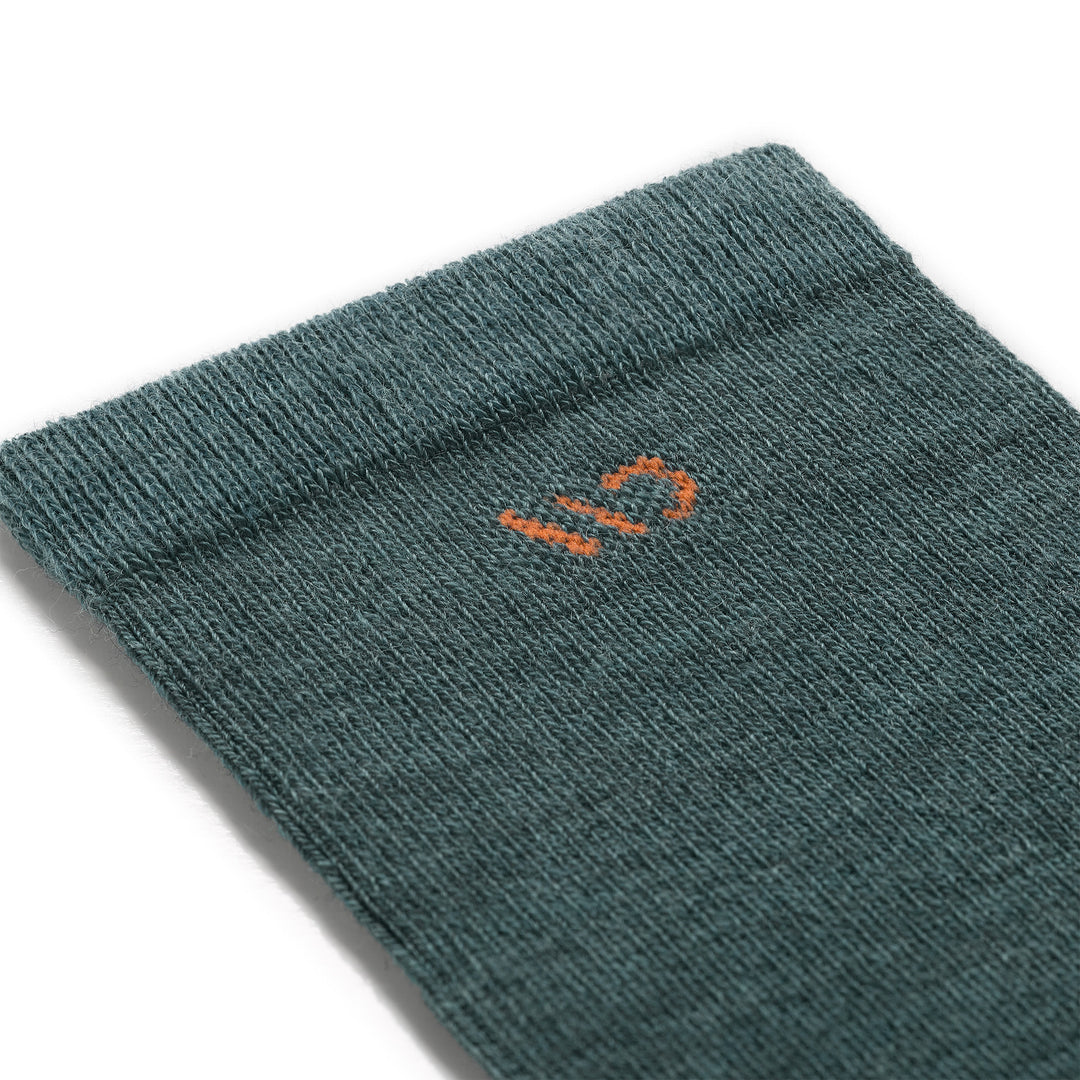 close up detial image of 9504 in teal colorway with orange logo