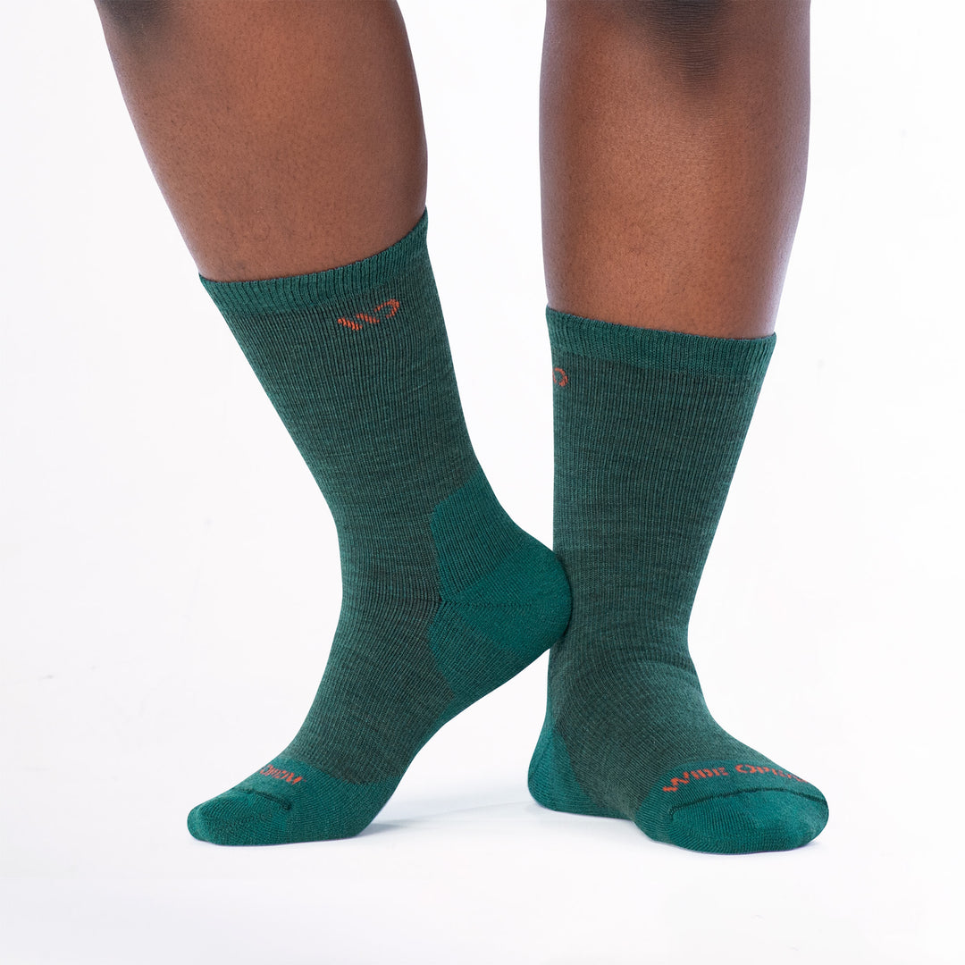 On model image left heel up touching the ankle wearing the 9504 in teal colorway