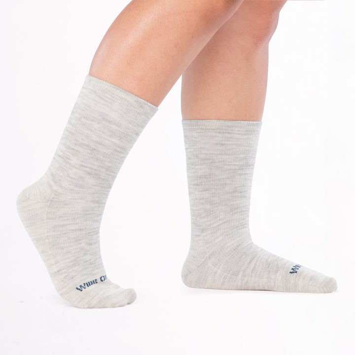 model walking to the right with back foot lifted wearing the 9513 solid basic lightweight crew in ash