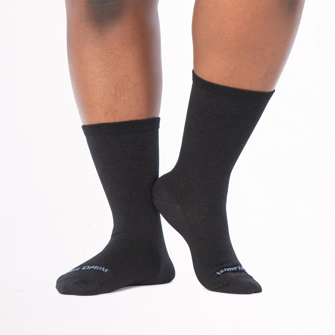 models feet with right foot raised wearing the 9513 solid basic lightweight crew in black