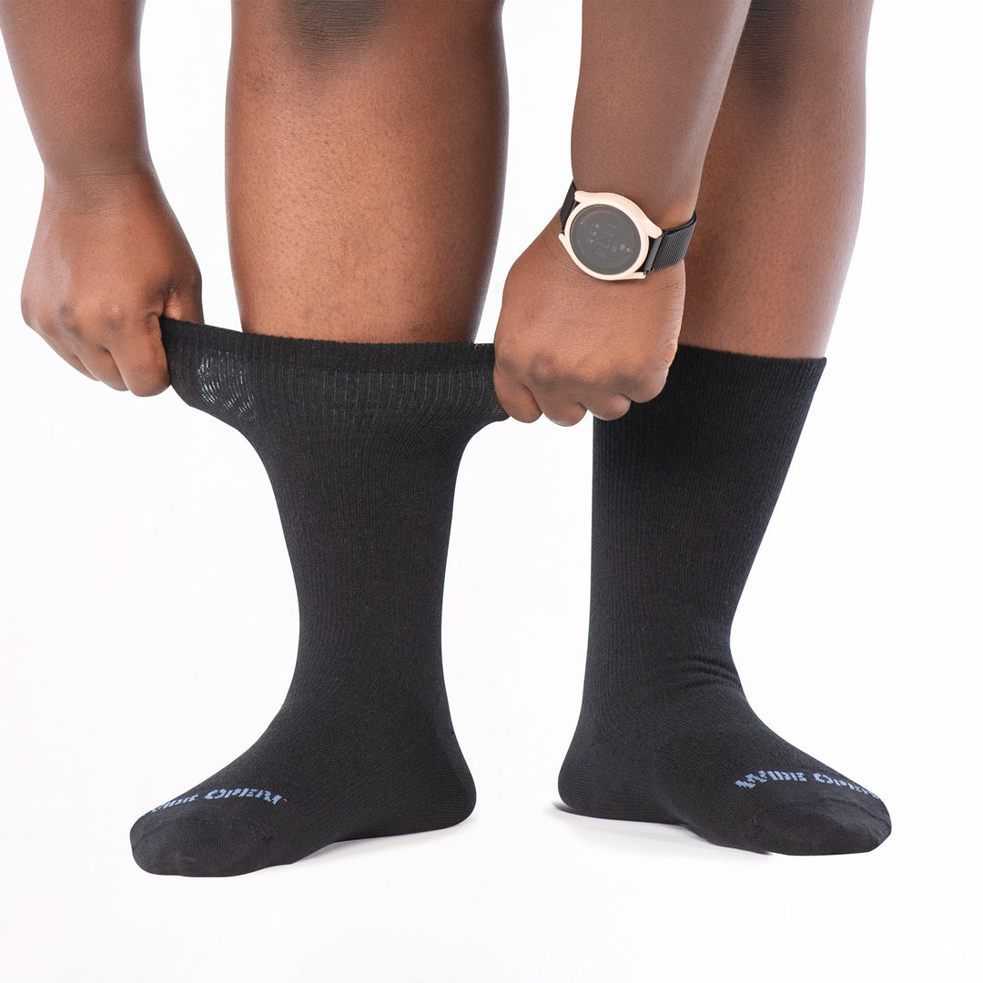 Model stretching the cuff of the 9513 solid basic lightweight crew in black