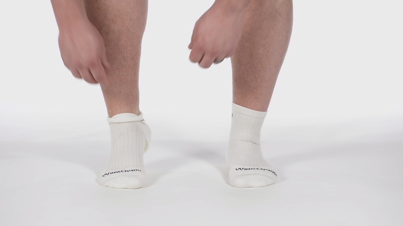 Video of model putting on the 9004 white quater socks